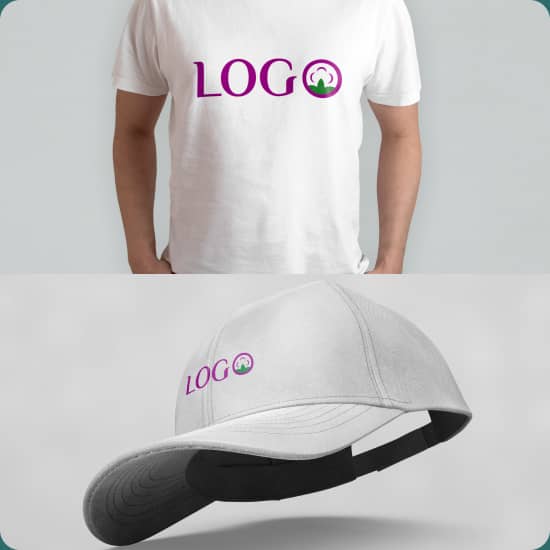 Два різних фото білих футболки та кепки і рожевий логотип вишитий на них