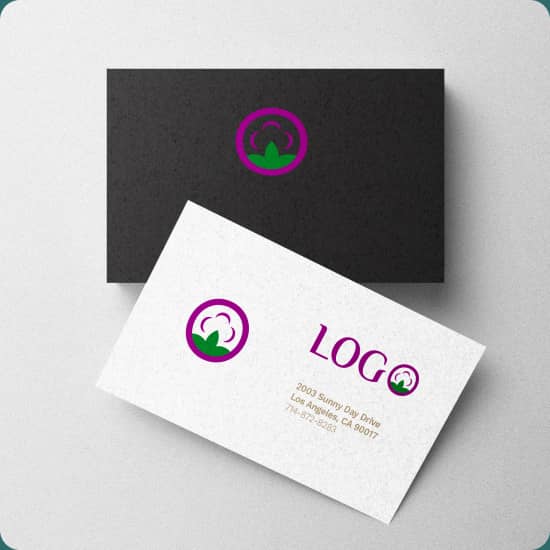 Фотографії чорної та білої візиток зі значками та логотипами