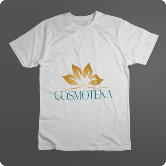 Футболка зі створеним логотипом для фірми Cosmoteka, що займається продажем косметики